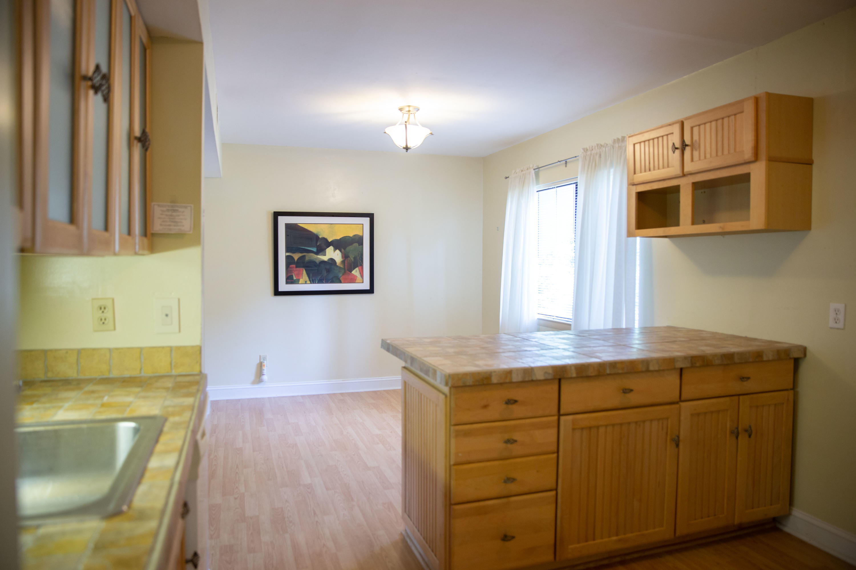 322 Windsor Road Guyton, GA 31312 - Photo 12 of 19 Kitchen bar and dining area.
