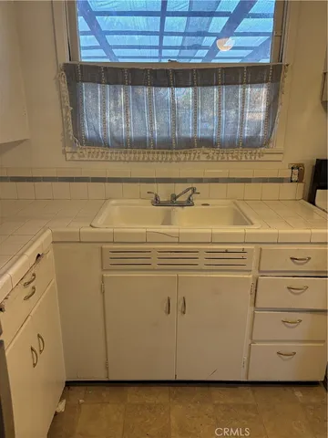 $1,950 | 3562 Holding Street, Riverside, CA 92501