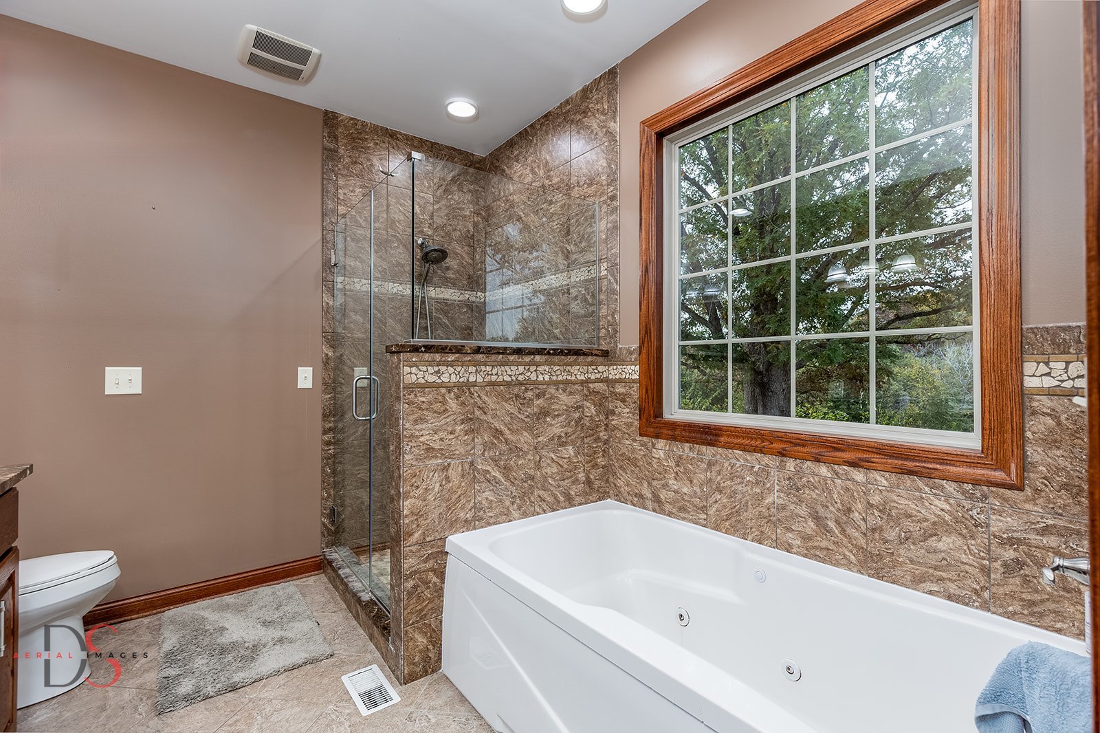 2834 East 2525th Road Marseilles, IL 61341 - Photo 20 of 31 a bathroom with a bathtub and toilet