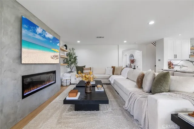 $1,125,000 | 21174 Lone Star Way, Saugus, CA 91390