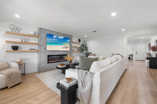 $1,125,000 | 21174 Lone Star Way, Saugus, CA 91390