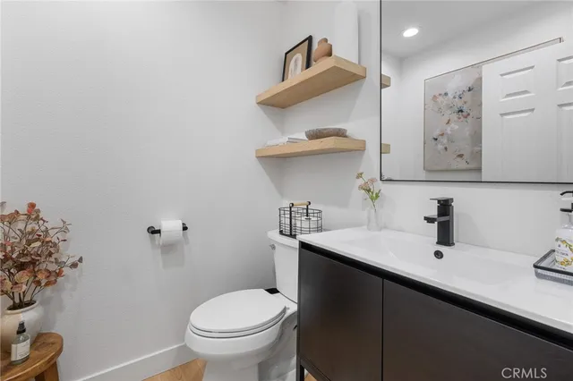 $1,125,000 | 21174 Lone Star Way, Saugus, CA 91390