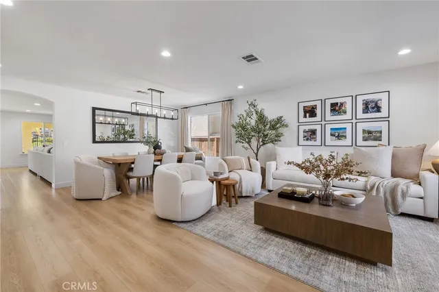 $1,125,000 | 21174 Lone Star Way, Saugus, CA 91390