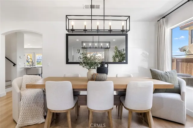 $1,125,000 | 21174 Lone Star Way, Saugus, CA 91390