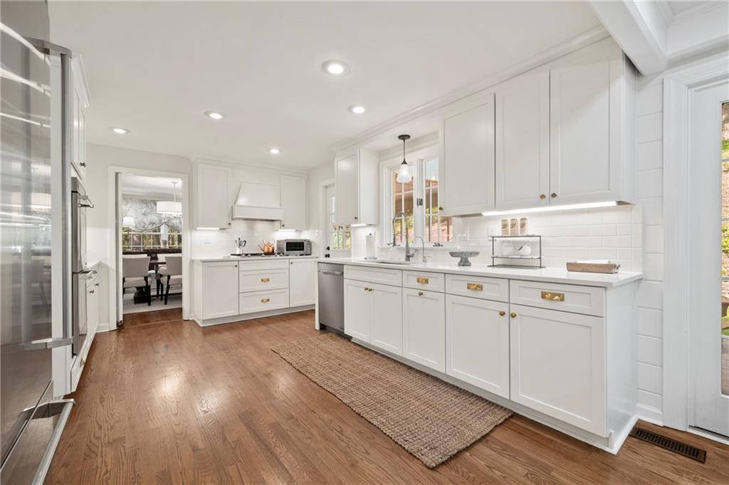 306 Wildberry Road Pittsburgh, PA 15238 - Photo 8 of 25 Gallery Image 8