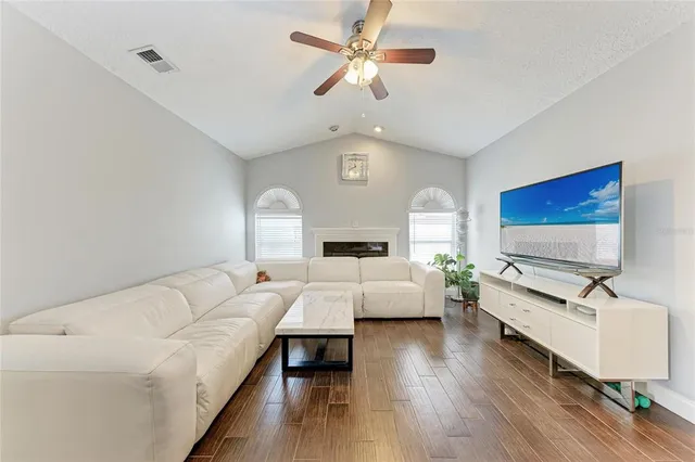 $420,000 | 908 Wicketrun Drive, Brandon, FL 33510