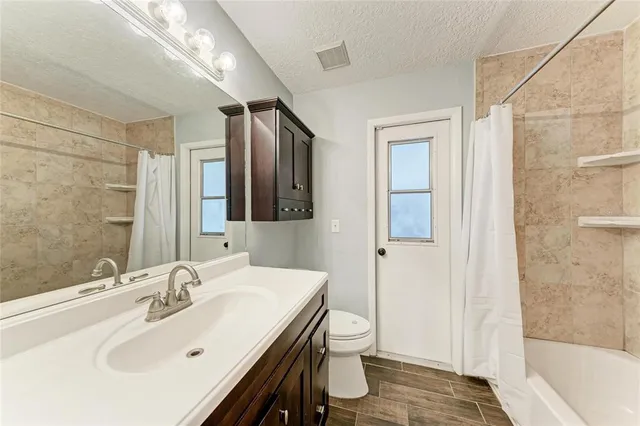 $420,000 | 908 Wicketrun Drive, Brandon, FL 33510