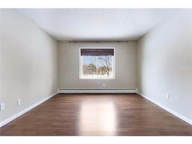 $123,900 | 10211 Cedar Lake Road, Unit 109, Minnetonka, MN 55305