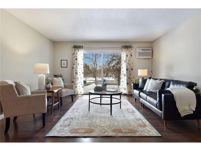 $123,900 | 10211 Cedar Lake Road, Unit 109, Minnetonka, MN 55305