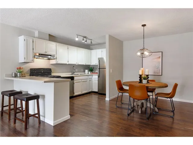 $123,900 | 10211 Cedar Lake Road, Unit 109, Minnetonka, MN 55305