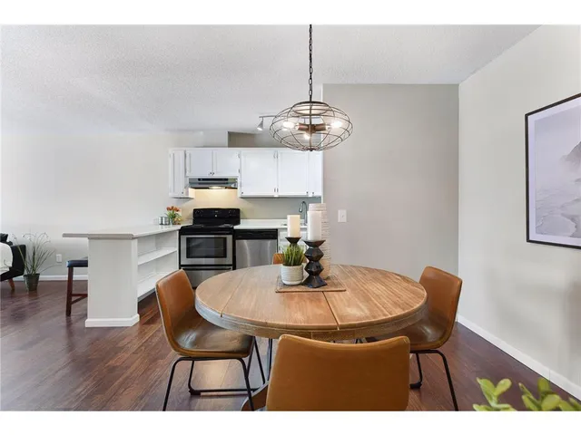 $123,900 | 10211 Cedar Lake Road, Unit 109, Minnetonka, MN 55305