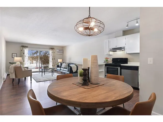 $123,900 | 10211 Cedar Lake Road, Unit 109, Minnetonka, MN 55305