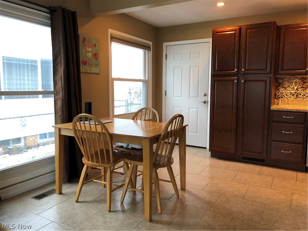 4851 South Sedgewick Road Cleveland, OH 44124 - Photo 4 of 26 Spacious Dining Area.