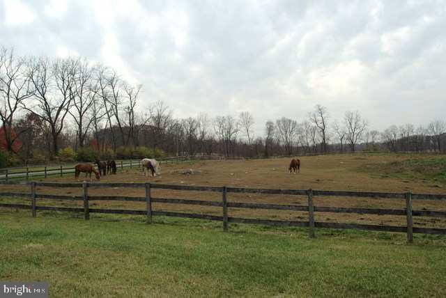 430 Barnstable Road Carlisle, PA 17015 - Photo 4 of 25 Gallery Image 4