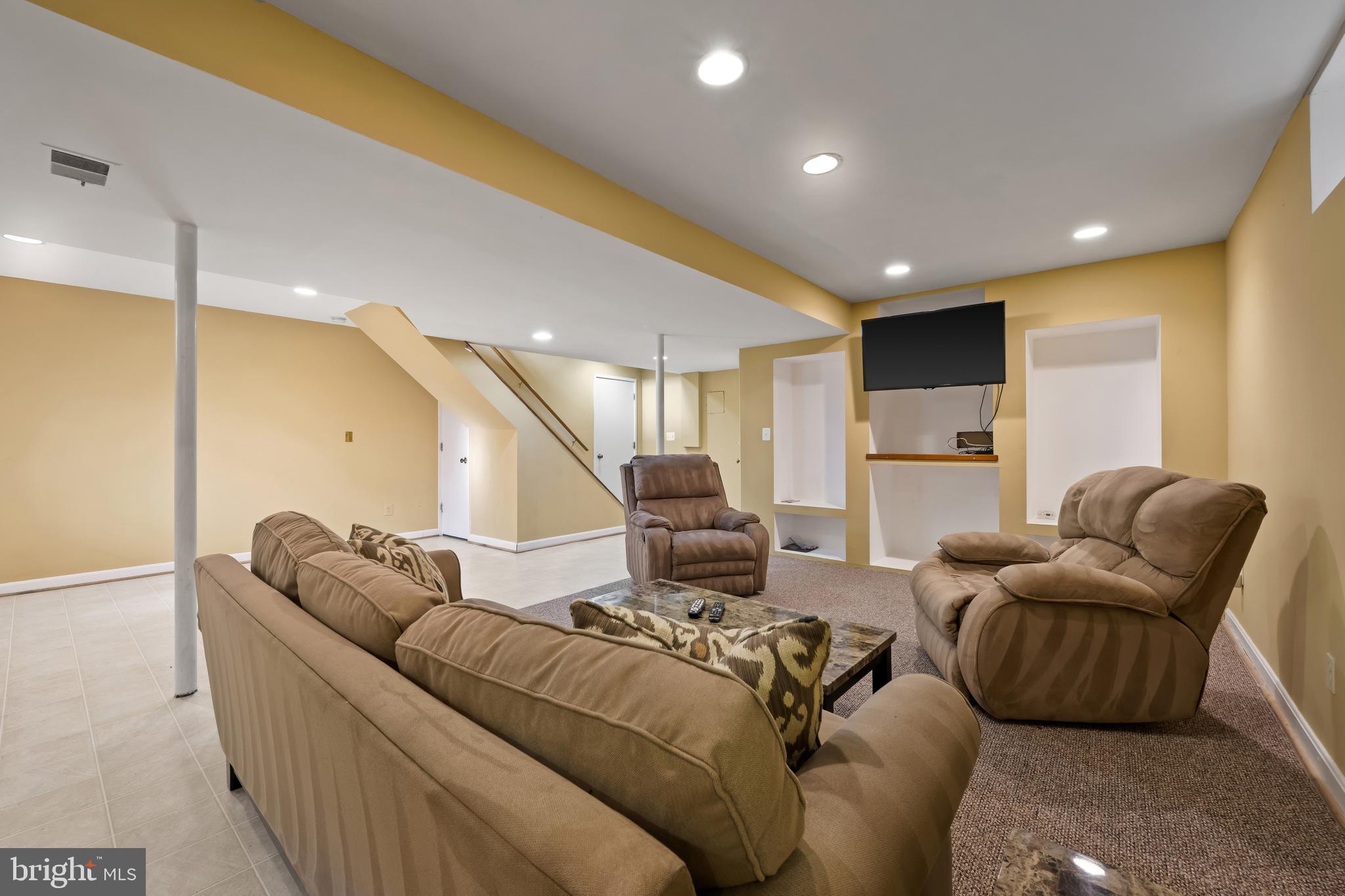 1403 Corey Lane Annapolis, MD 21401 - Photo 32 of 40 a living room with furniture and a large window