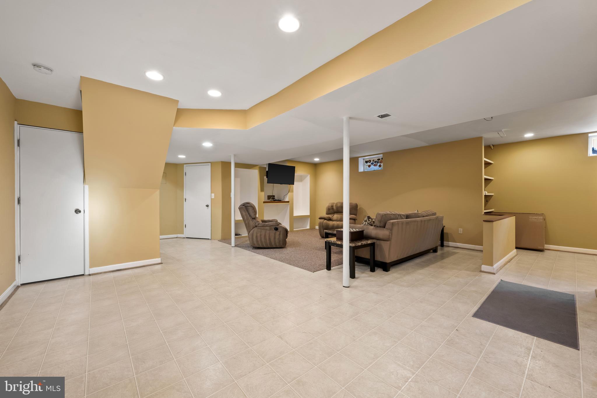 1403 Corey Lane Annapolis, MD 21401 - Photo 33 of 40 a spacious bedroom with a bed a table and chairs