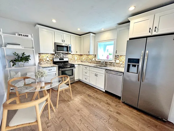 $2,650 | 266 Lexington Street, Unit 3, Boston, MA 02128