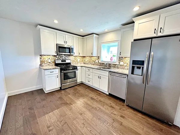 $2,650 | 266 Lexington Street, Unit 3, Boston, MA 02128