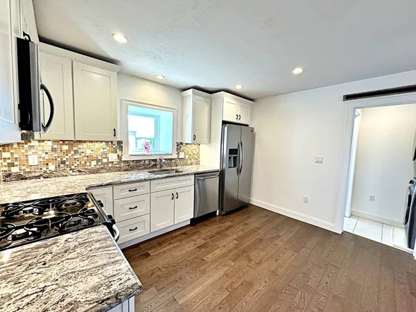 $2,650 | 266 Lexington Street, Unit 3, Boston, MA 02128