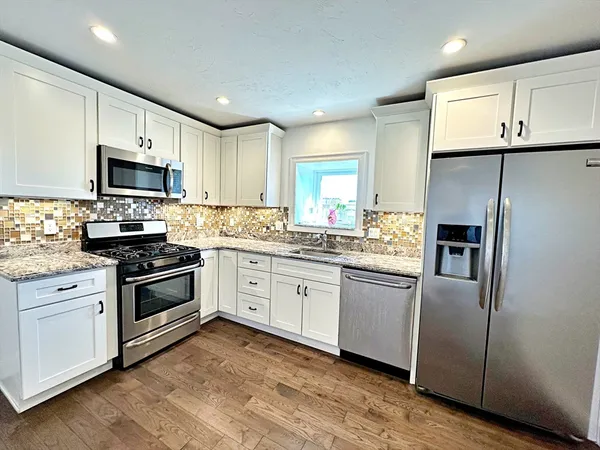 $2,650 | 266 Lexington Street, Unit 3, Boston, MA 02128