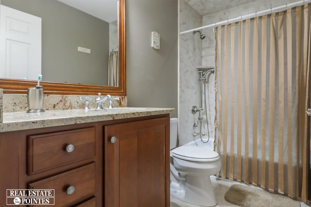 404 Lexington Road Grosse Pointe Farms, MI 48236 - Photo 21 of 35