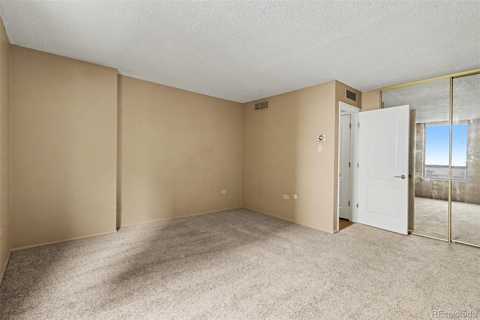 1020 15th Street, Unit 13N Denver, CO 80202 - Photo 9 of 12 a view of an empty room