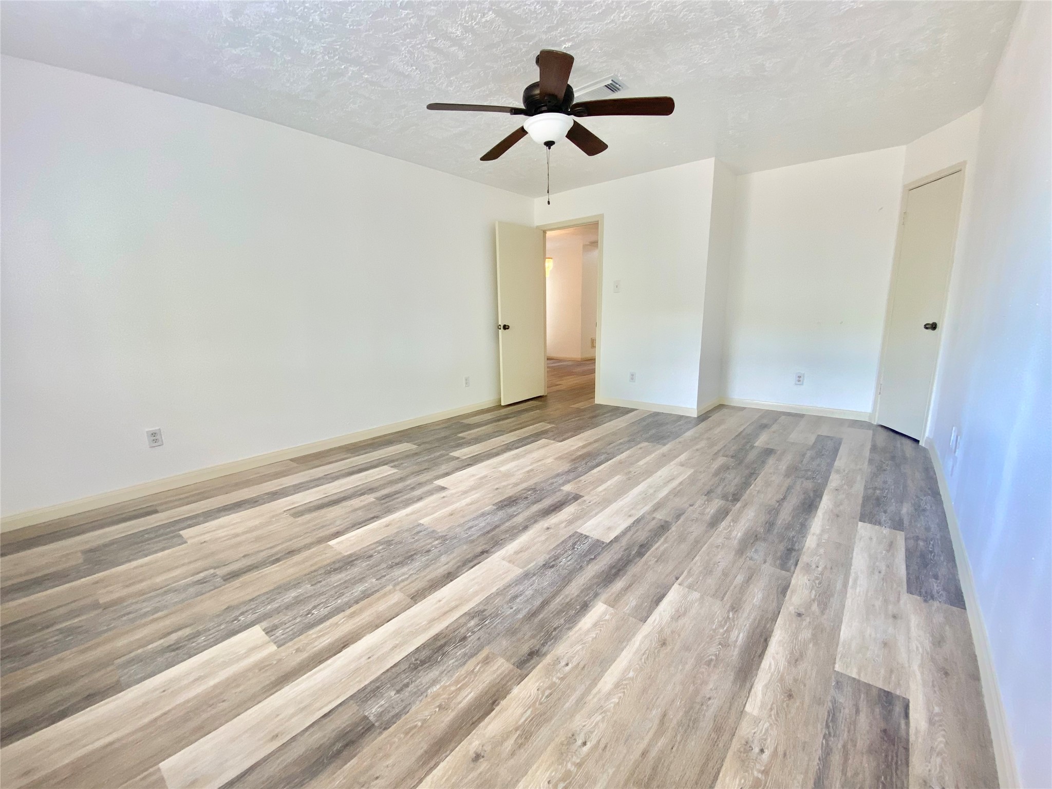 4203 Breckenridge Drive Houston, TX 77066 - Photo 12 of 43 a view of empty room with wooden floor and ceiling fan