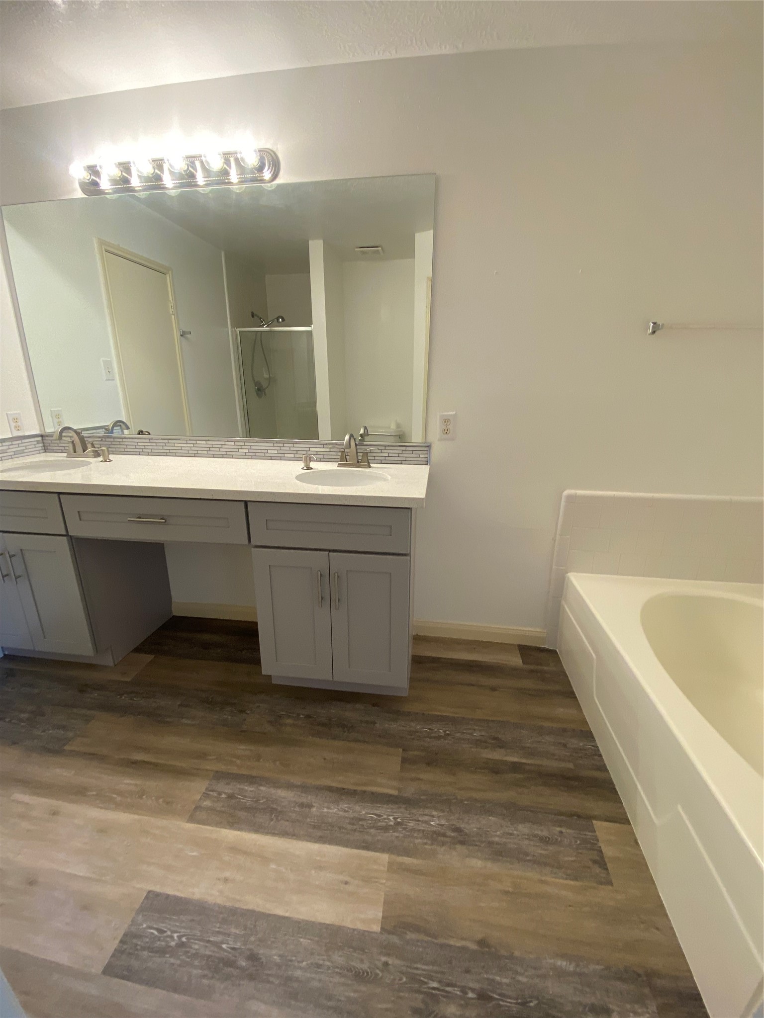 4203 Breckenridge Drive Houston, TX 77066 - Photo 15 of 43 a bathroom with a tub sink and mirror