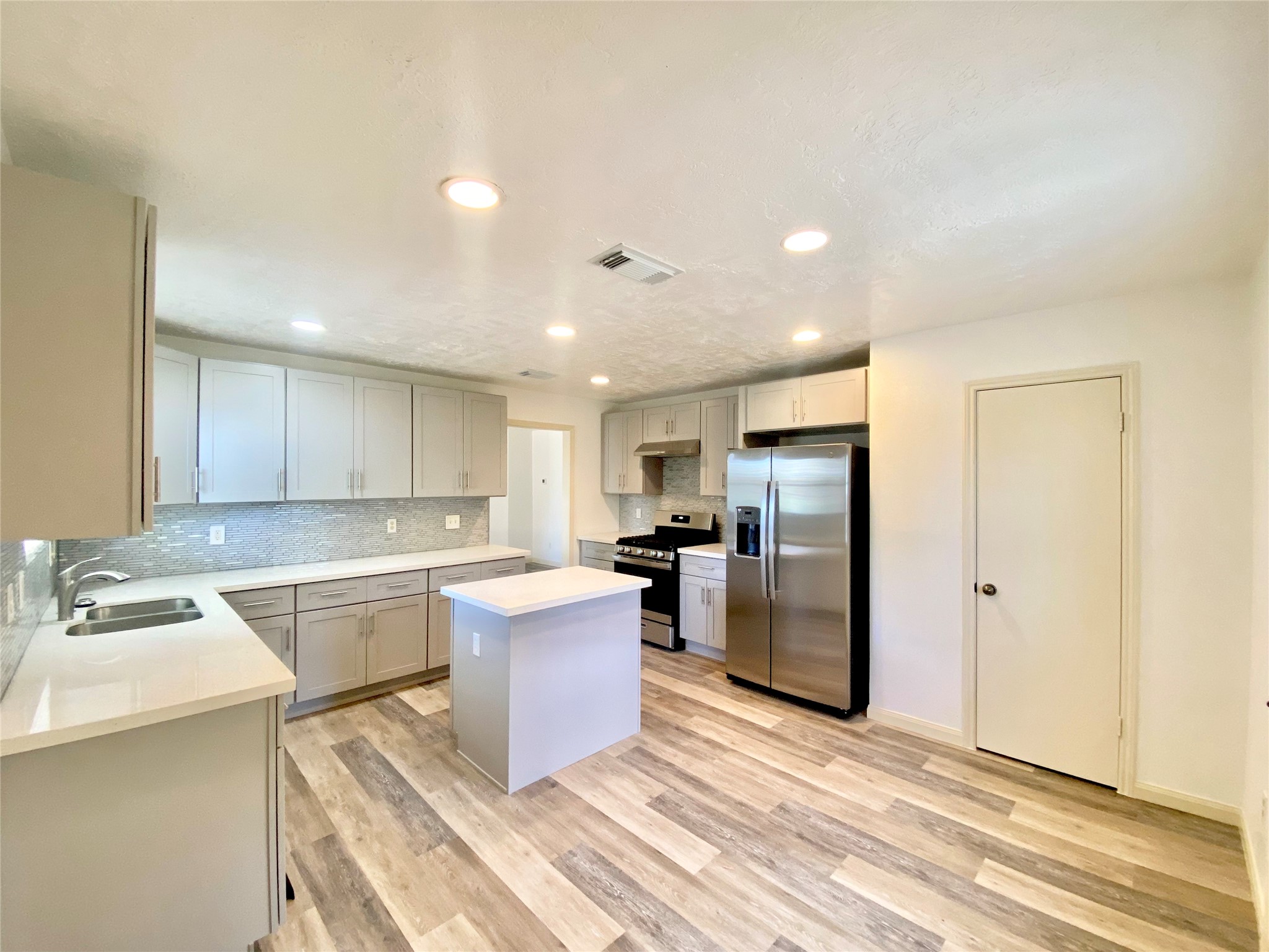4203 Breckenridge Drive Houston, TX 77066 - Photo 8 of 43 a kitchen with a sink cabinets and stainless steel appliances
