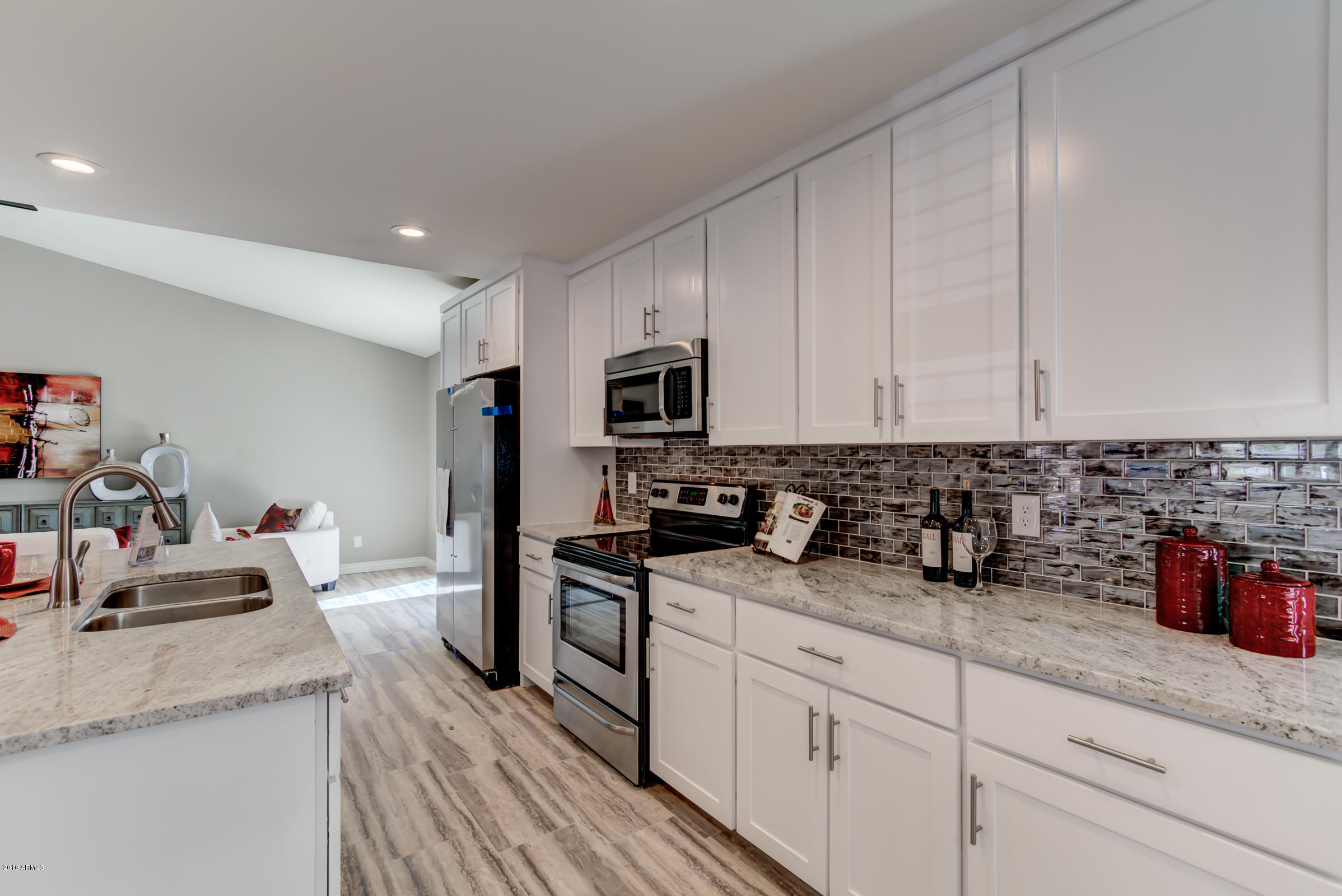 4417 East Grandview Road Phoenix, AZ 85032 - Photo 20 of 48 4417 E Grandview Rd-15