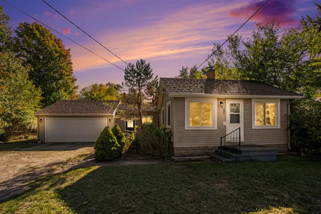 $224,900 | 885 Eugene Avenue, Norton Shores, MI 49441