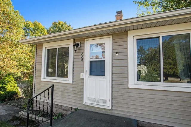 $224,900 | 885 Eugene Avenue, Norton Shores, MI 49441