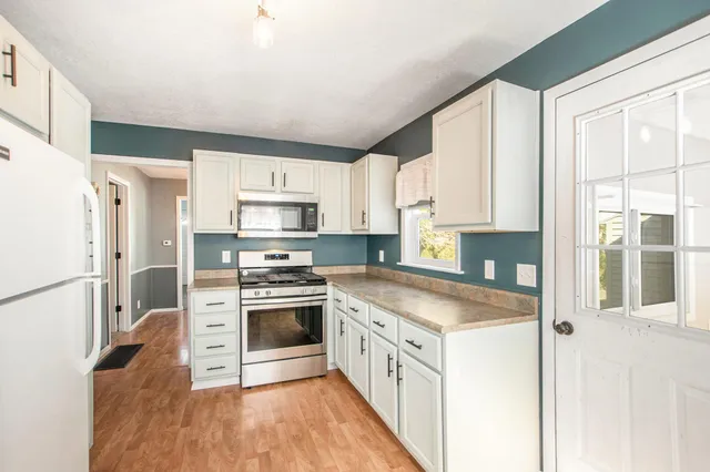 $224,900 | 885 Eugene Avenue, Norton Shores, MI 49441