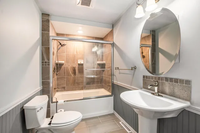 $224,900 | 885 Eugene Avenue, Norton Shores, MI 49441