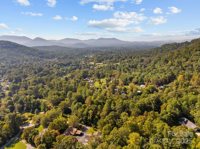 a black and white photo of a living room