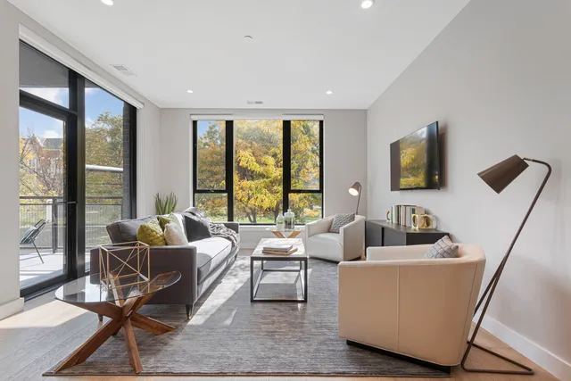 $4,995 | 3604 North Campbell Avenue, Unit 202, Chicago, IL 60618