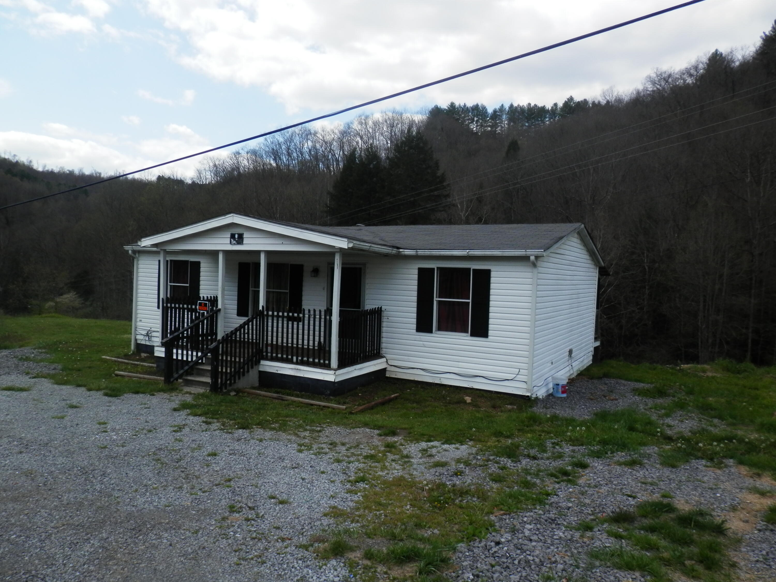 4585 State Rte 606 Keokee, VA 24265 - Photo 2 of 20 P4220955