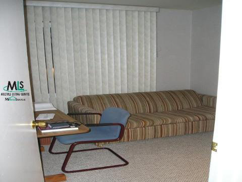 2916 Roundtree Drive Troy, MI 48083 - Photo 7 of 9 479637-6.JPG