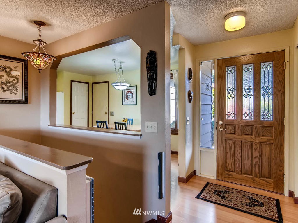 20205 103rd Place Northeast Bothell, WA 98011 - Photo 4 of 25 Gallery Image 4