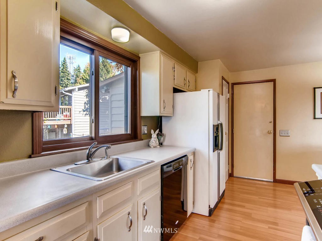 20205 103rd Place Northeast Bothell, WA 98011 - Photo 10 of 25 Gallery Image 10