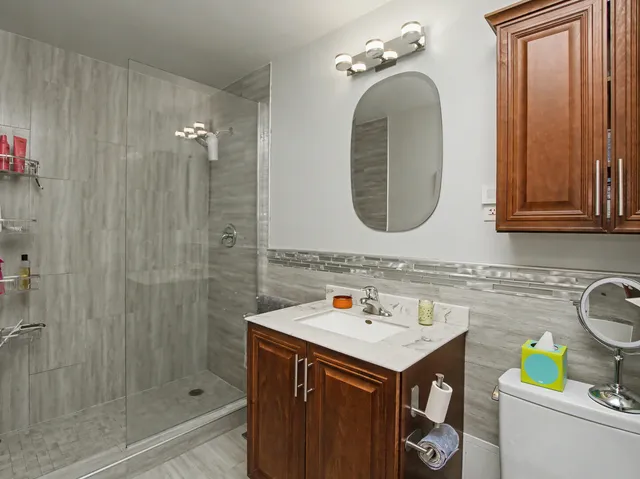 $199,000 | 5740 North Sheridan Road, Unit 5A, Chicago, IL 60660