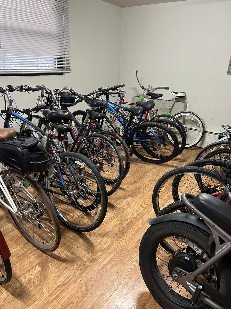 5740 North Sheridan Road, Unit 5A Chicago, IL 60660 - Photo 17 of 18 a view of a room with gym equipment