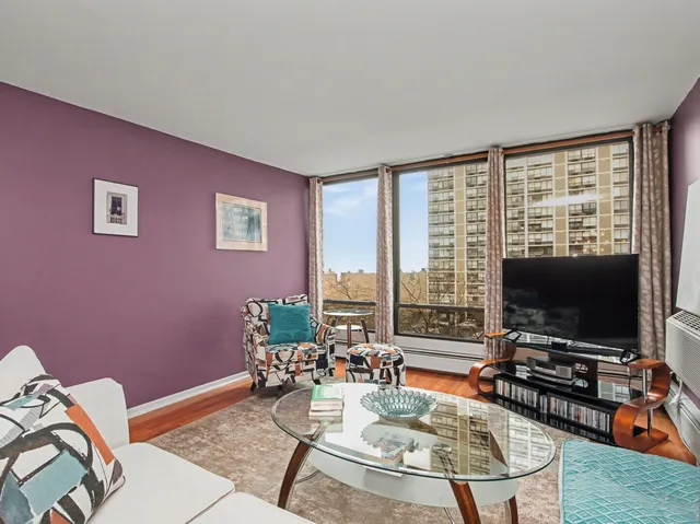 $199,000 | 5740 North Sheridan Road, Unit 5A, Chicago, IL 60660
