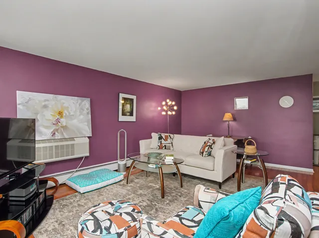 $199,000 | 5740 North Sheridan Road, Unit 5A, Chicago, IL 60660