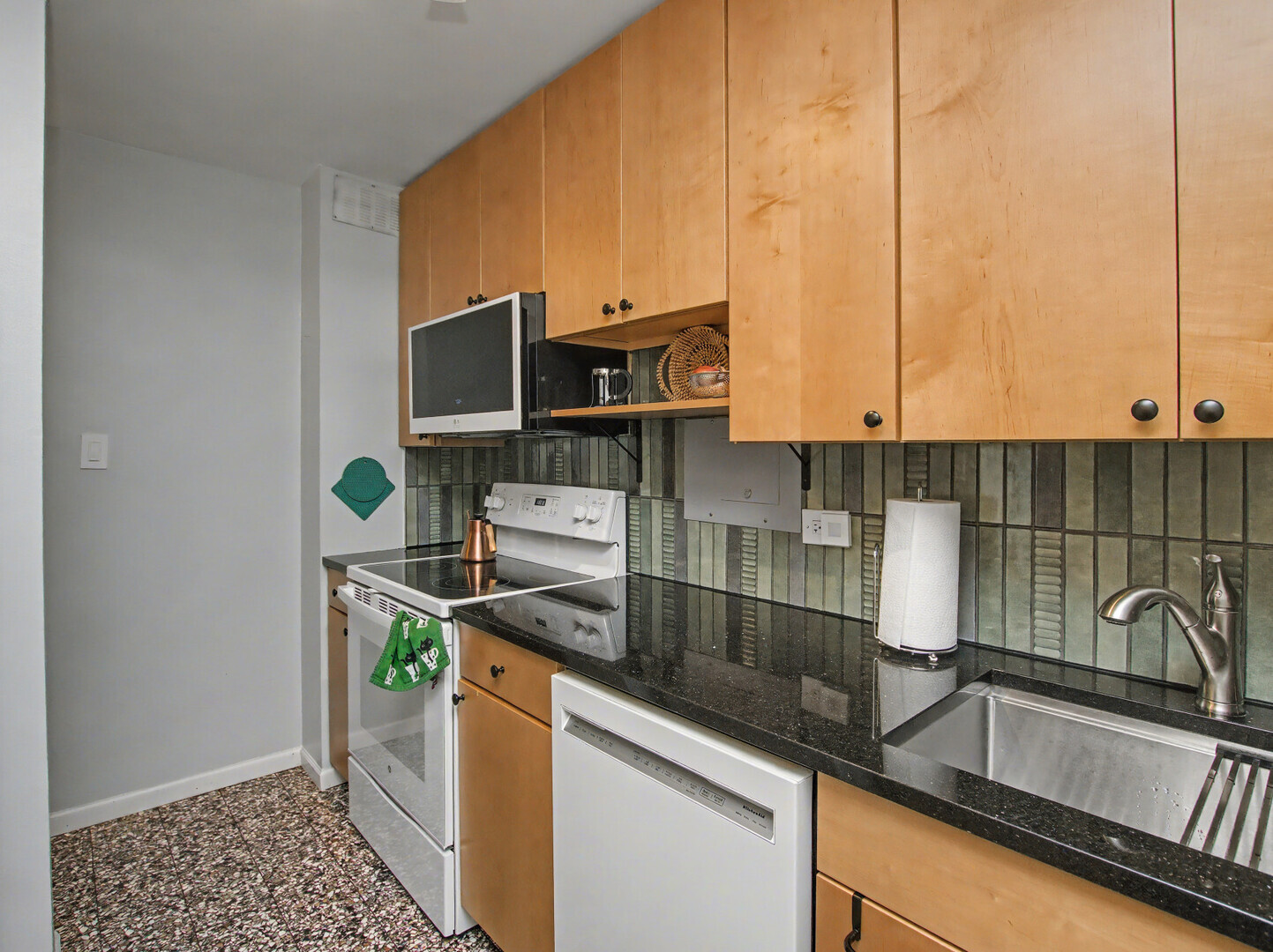 5740 North Sheridan Road, Unit 5A Chicago, IL 60660 - Photo 6 of 17