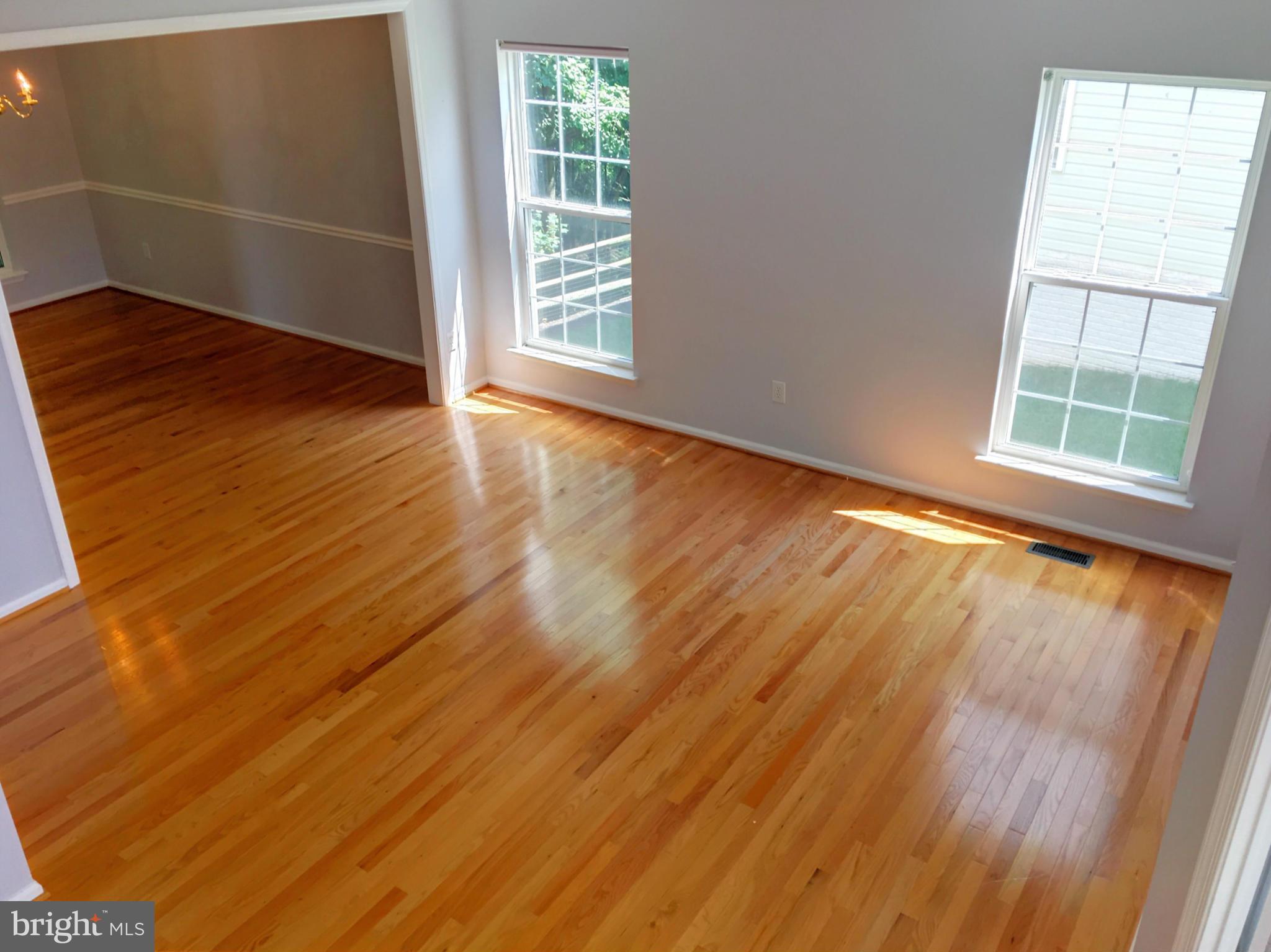 12913 Summit Ridge Terrace Germantown, MD 20874 - Photo 5 of 30 Living Room
