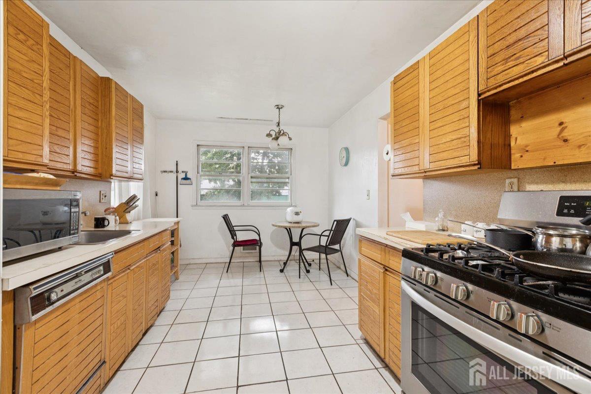 796 Curie Road North Brunswick, NJ 08902 - Photo 7 of 26 Gallery Image 7