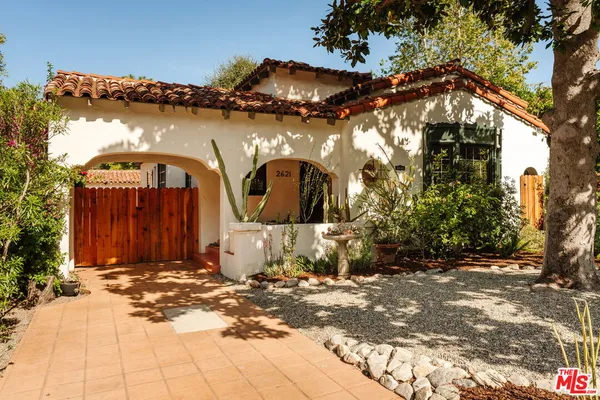 $2,000,000 | 2621 East Glenoaks Boulevard, Glendale, CA 91206