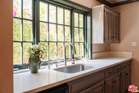 $1,749,000 | 2621 East Glenoaks Boulevard, Glendale, CA 91206