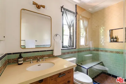 $1,749,000 | 2621 East Glenoaks Boulevard, Glendale, CA 91206